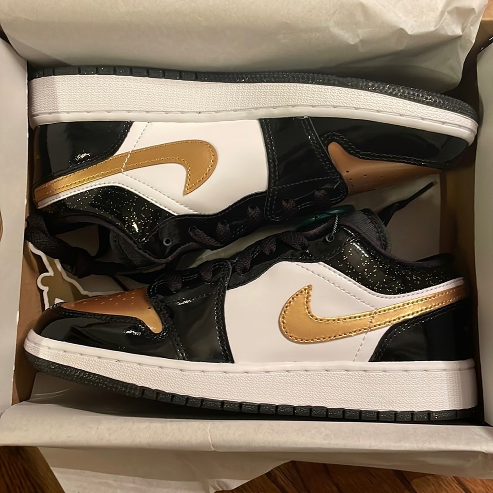 Jordan 1 Low SE Gold Toe (GS)